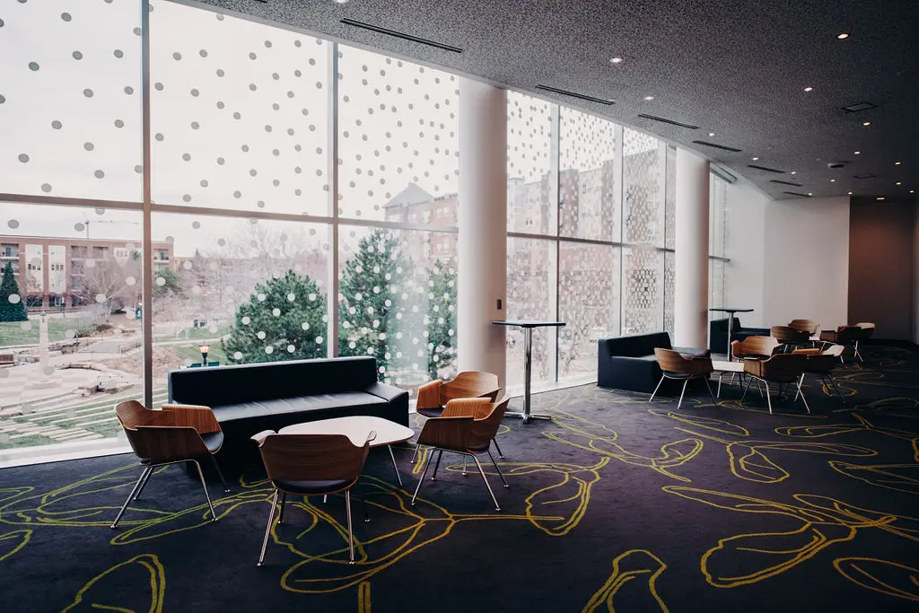 empty tables by large window